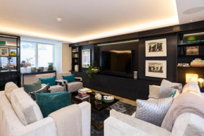 The Knightsbridge Wonder - Modern Two Bedroom House with Parking